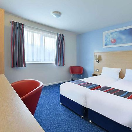 Travelodge Lutterworth Leicester Room photo