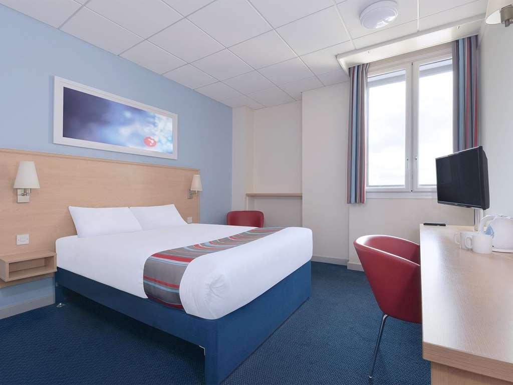 Travelodge Lutterworth Leicester Room photo